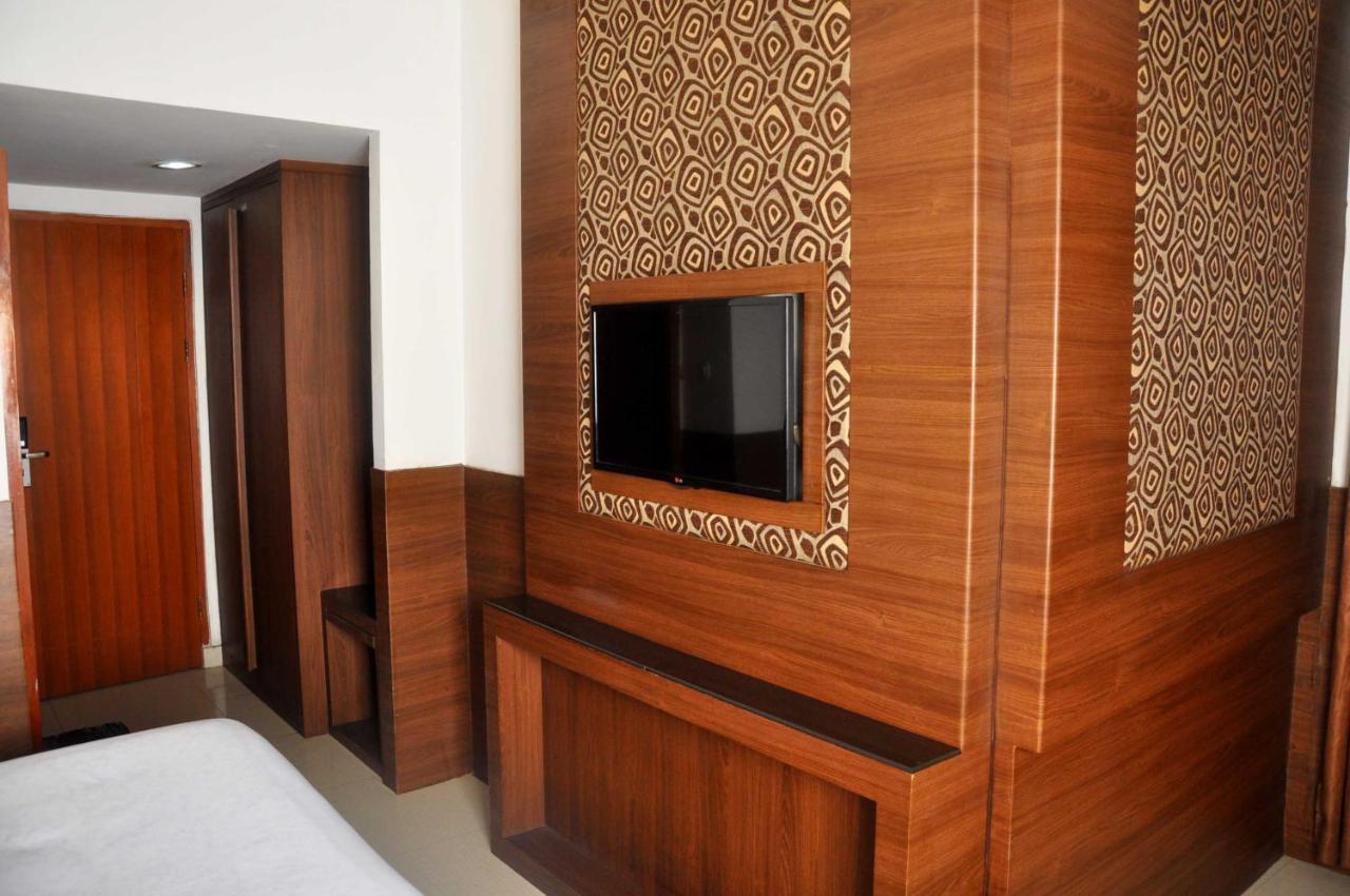 Hotel Ams Penthouse Giacarta Esterno foto