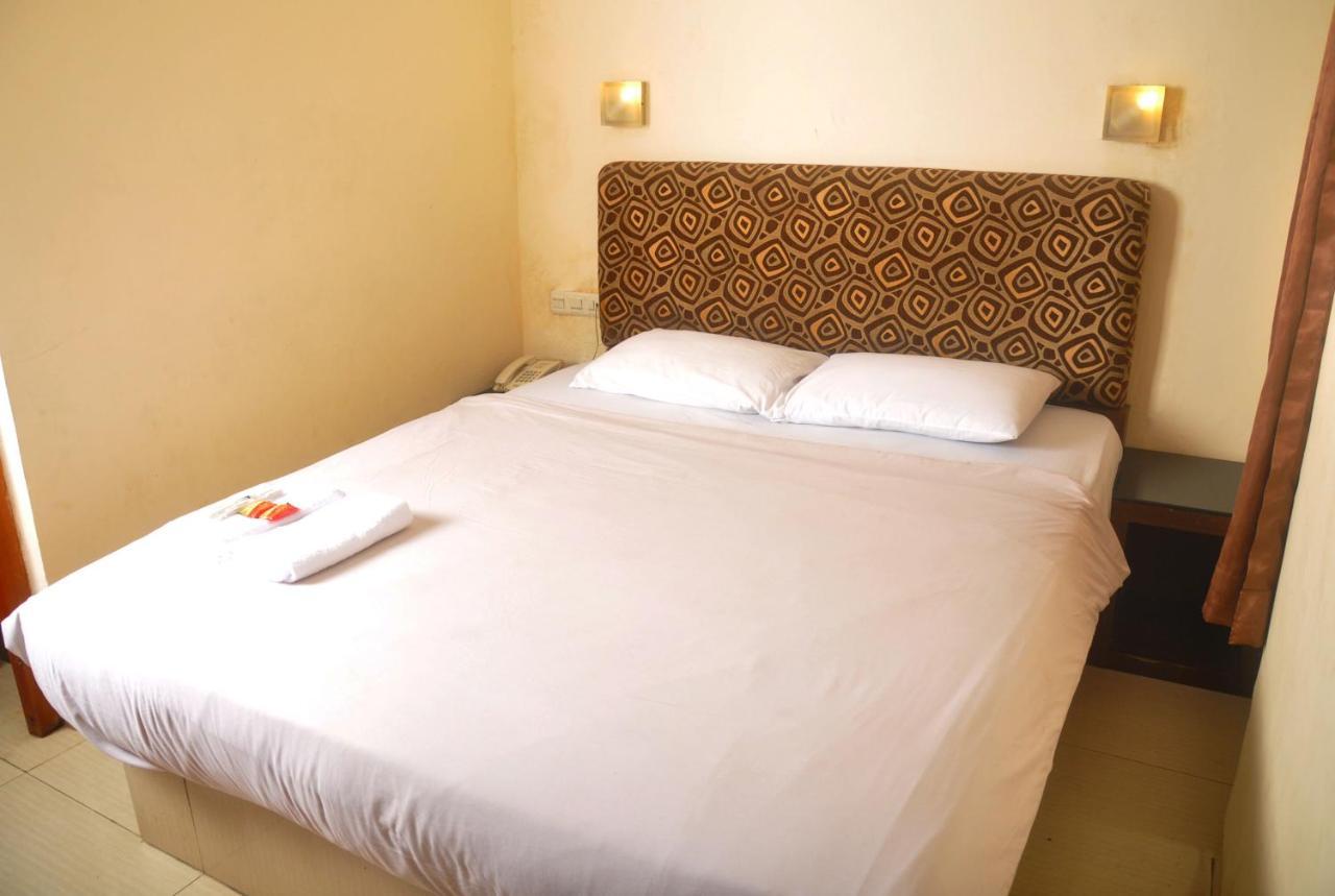 Hotel Ams Penthouse Giacarta Esterno foto