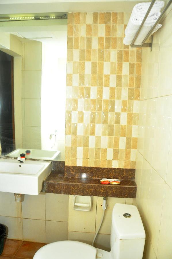 Hotel Ams Penthouse Giacarta Esterno foto