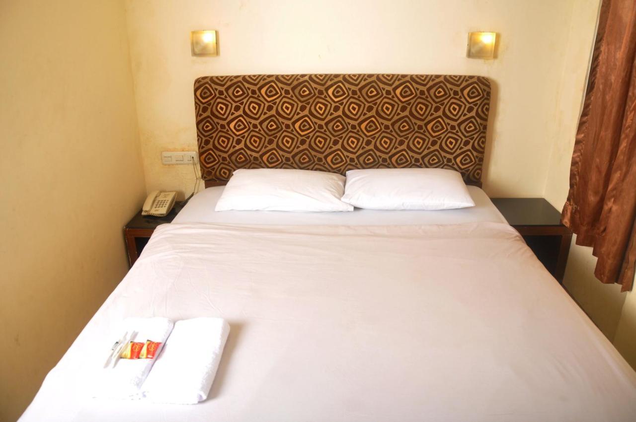 Hotel Ams Penthouse Giacarta Esterno foto