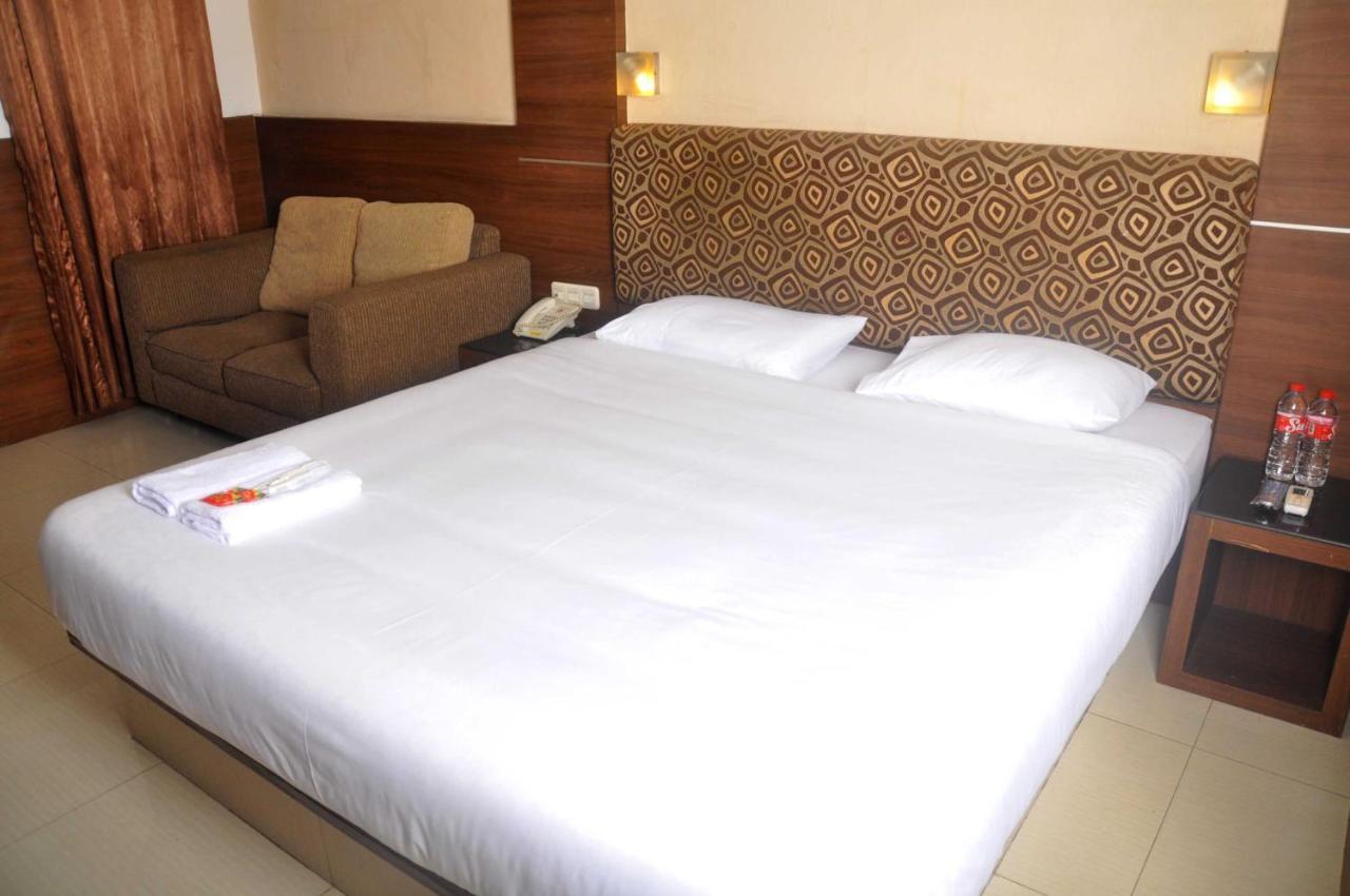 Hotel Ams Penthouse Giacarta Esterno foto